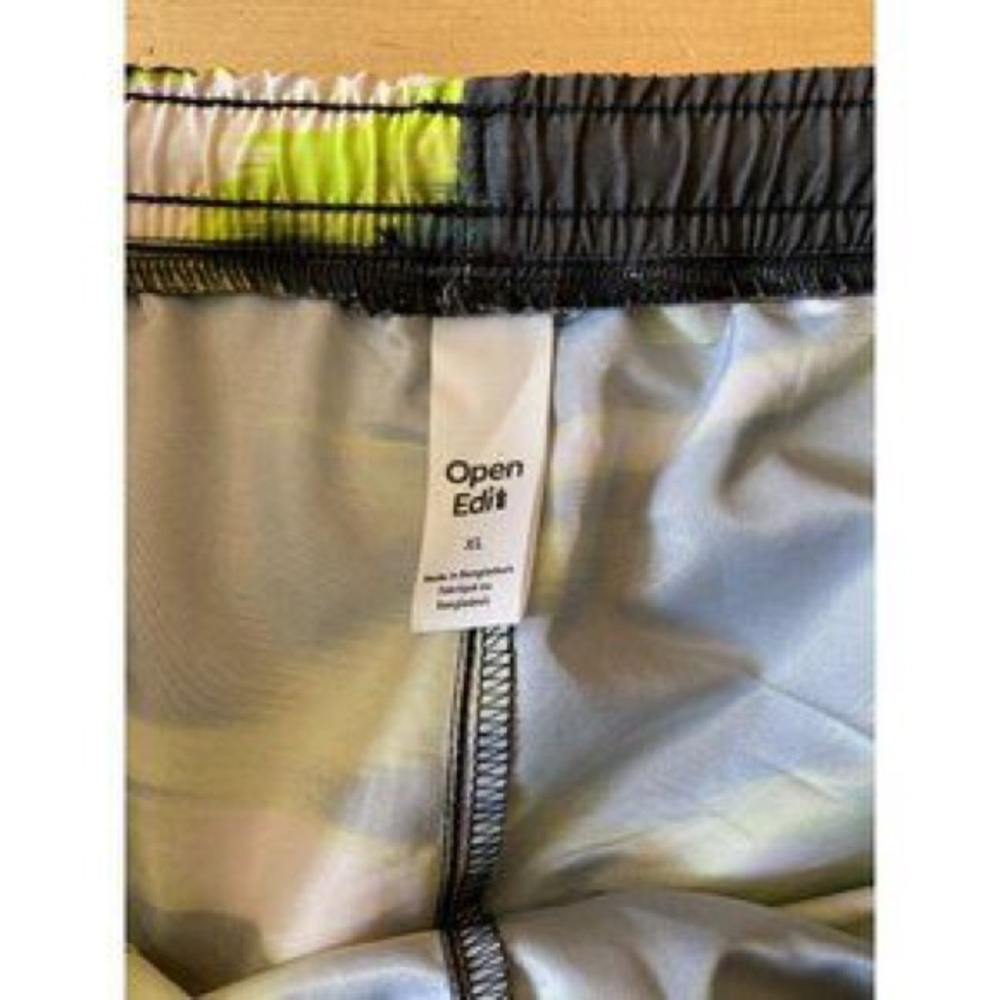 Men's Black & Lime Green Swim Trunks - Athletic Beach Shorts - Picture 4 of 6